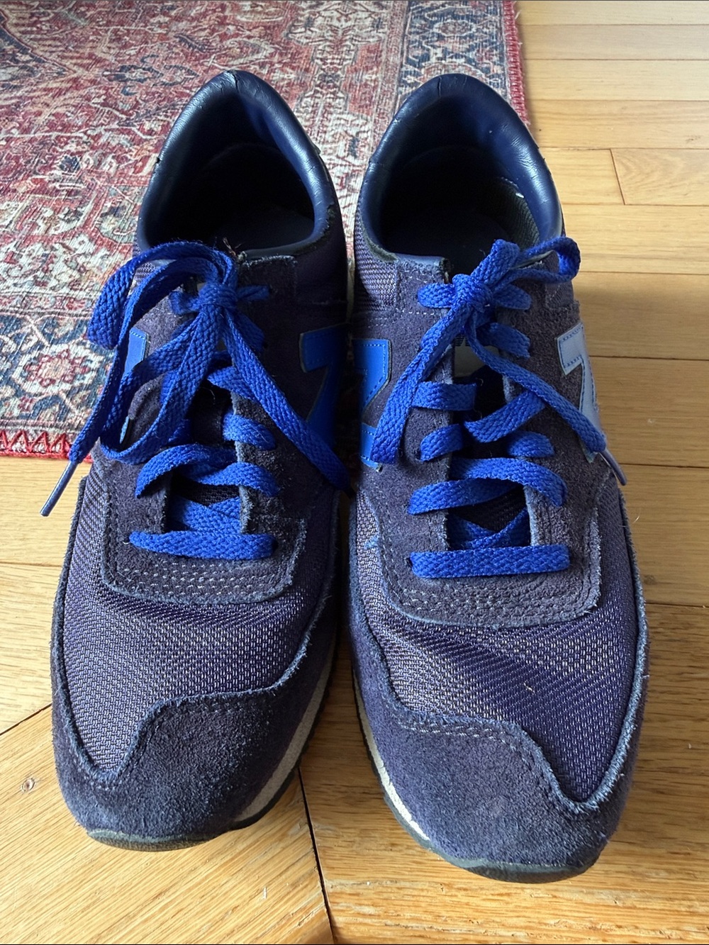 New Balance women size 8 blue suede & nylon